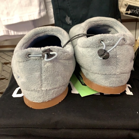 These brand new slip on are great and comfortable and pull string in the back - Picture 4 of 5